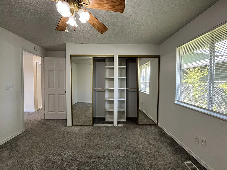 687 SE Barnes Ave — Photo 24