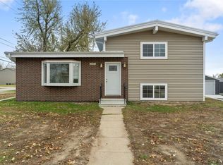 2001 Lauren Dr SW, Cedar Rapids, IA 52404