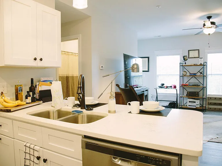 260 Lexington Ave — Photo 2