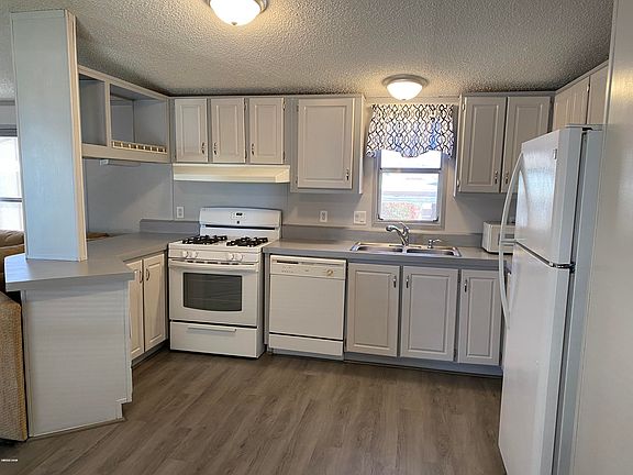 2nd image of 867 Bay View Dr