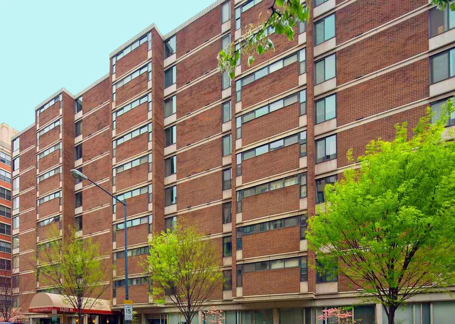 Superb studio with great kitchen roof top pool in Logan Circle! Utilities Included! — Photo 1