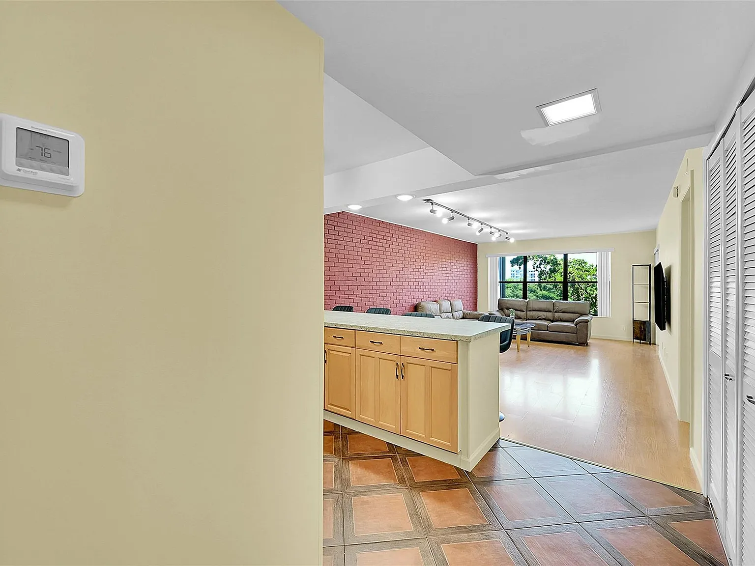 1 bed, 1.5 bath, 810 sqft, $1,850 — Photo 4