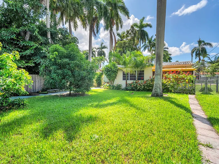 1351 Van Buren St — Photo 8
