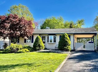 12 Princeton Dr, Middlesex, NJ 08846