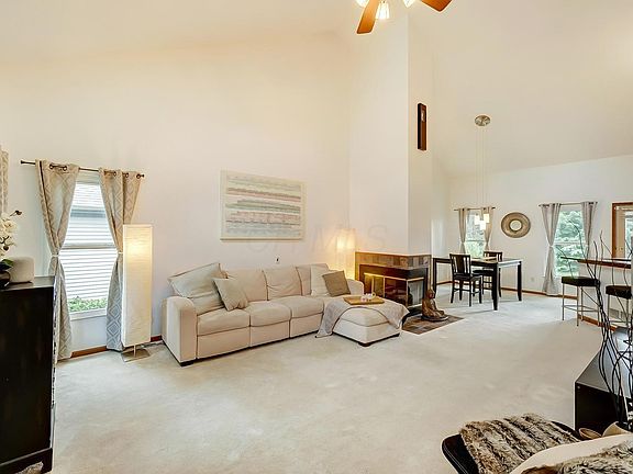 4th image of 411 Woodbrie Ct