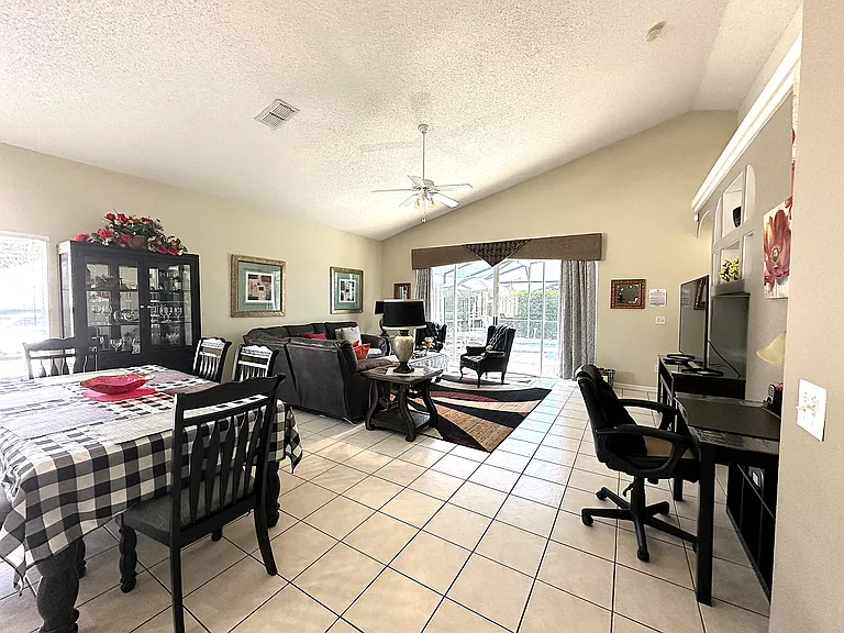 16724 Rolling Green Dr — Photo 18
