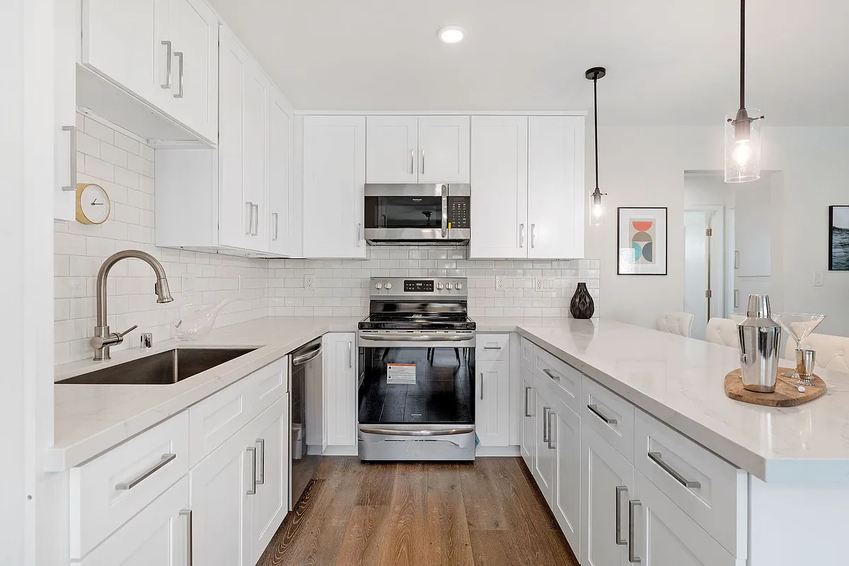 2bd - 3450 Emerald St