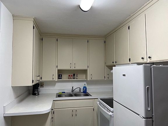 3rd image of 1835 Jackson Bluff Rd