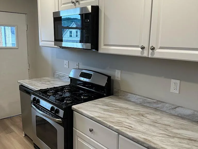 359 Kenney Ave — Photo 5