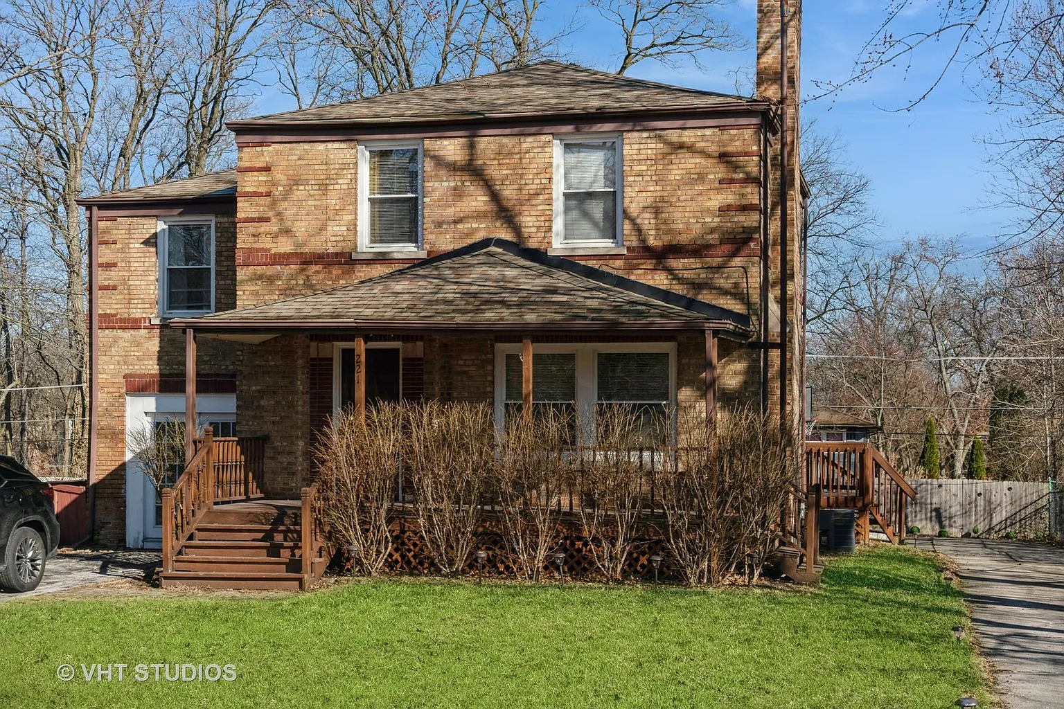 221 Cornwall Dr photo 1