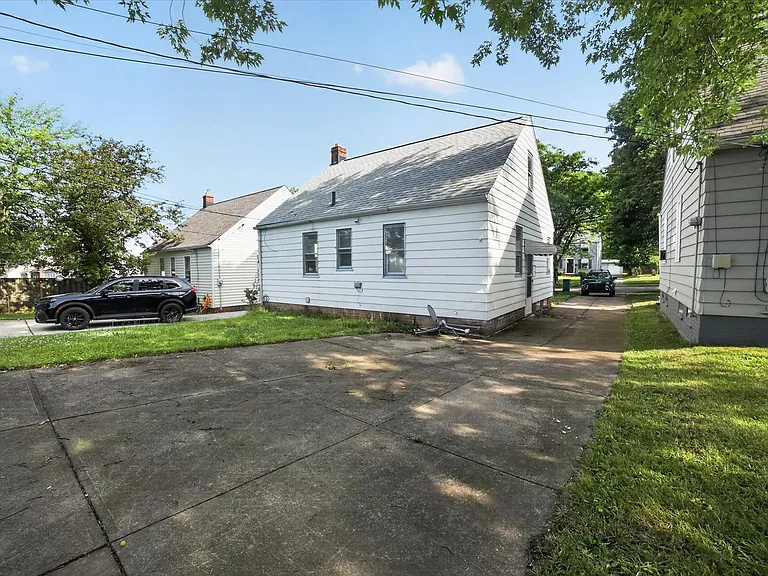 19500 Libby Rd — Photo 23