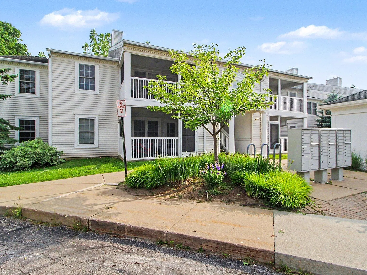 2 bed, 2.0 bath, 1190 sqft, $2,300 — Photo 4