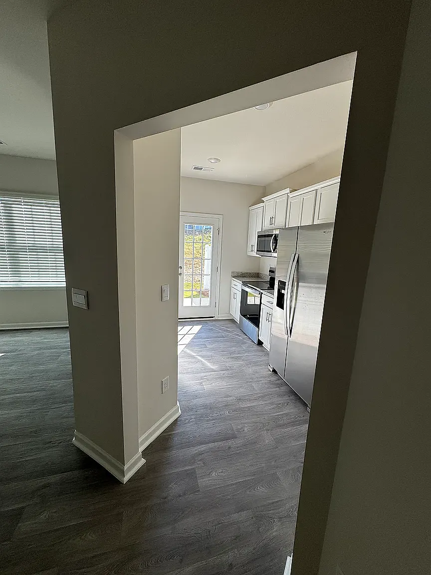 3 bed, 2.5 bath, 1429 sqft, $1,875 — Photo 2
