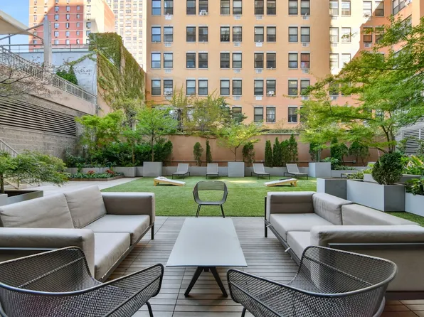 561 10th Avenue image 32 of 35