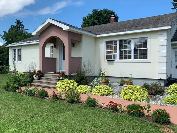 1102 Kiniry St, Utica, NY 13501