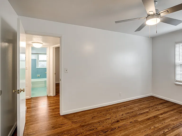 4620 N Harvey Pkwy — Photo 29