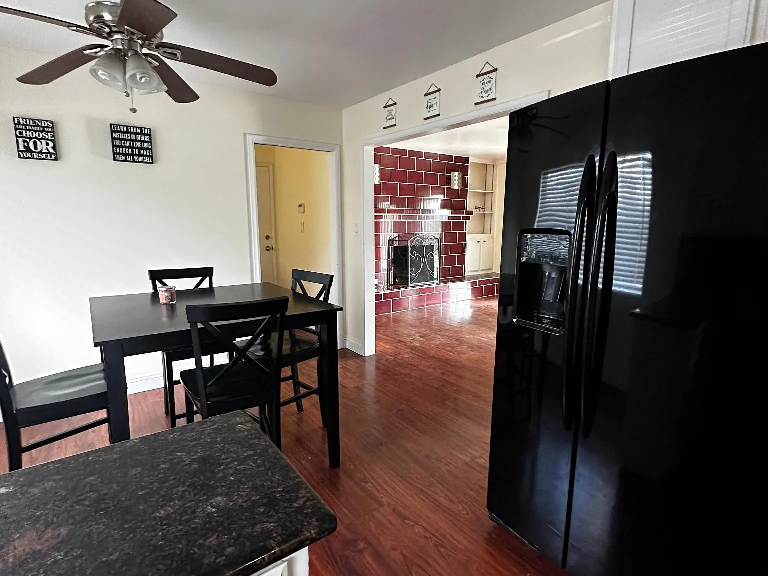 4 bed, 1894 sqft, $2,500 — Photo 2