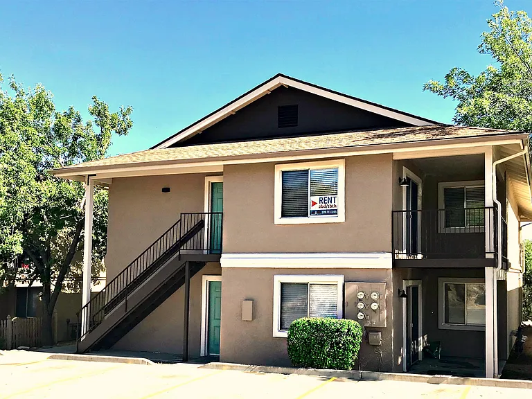 141 E Whipple Ext #A — Photo 6