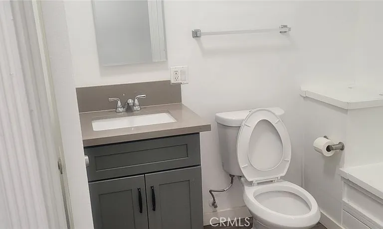 836 W 40th Pl — Photo 14