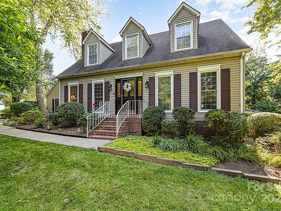 4th image of 304 Meadow Green Dr