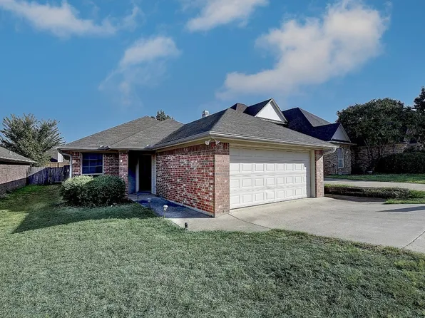 720 Harbour Town Dr, Lake Dallas, TX 75065