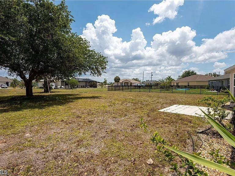 25324 Lychee Ct — Photo 12