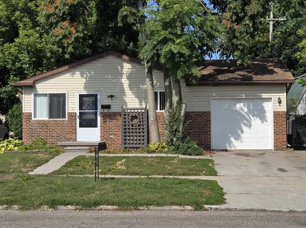 118 S Main St, Marine City, MI 48039