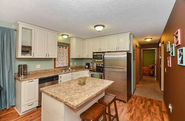1st image of 7425 Meadowwood Dr