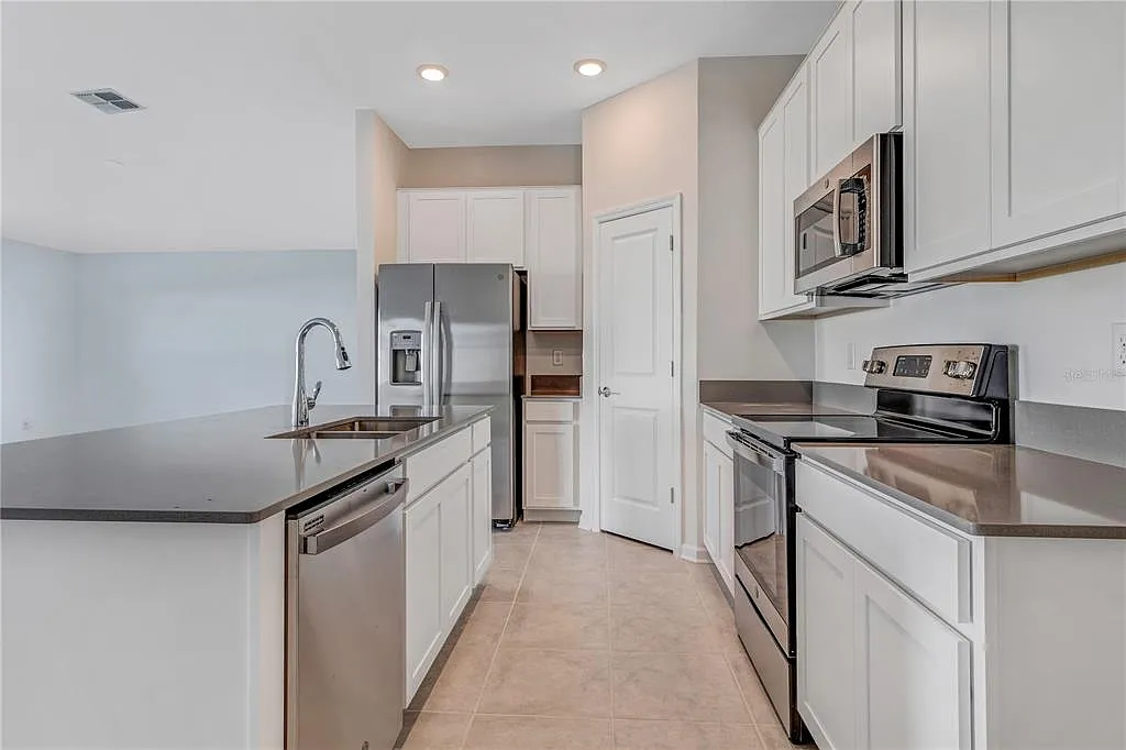 3 bed, 2.0 bath, 1580 sqft, $1,995 — Photo 3