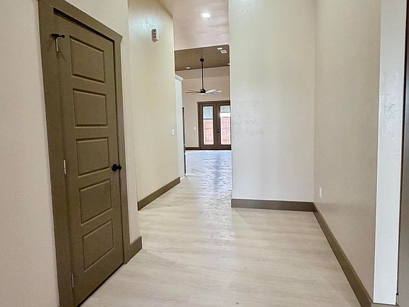4th image of 1107 E Aventura Ln