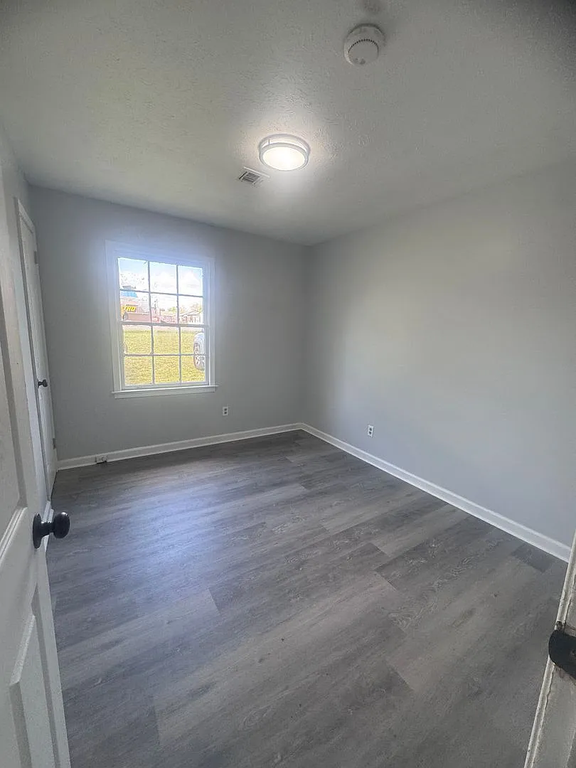 Newly Renovated Virginia Loop Road Home — Photo 4