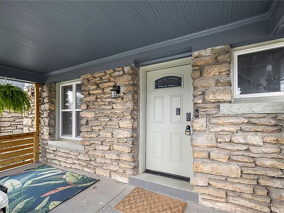 4th image of 3928 Forest Ave