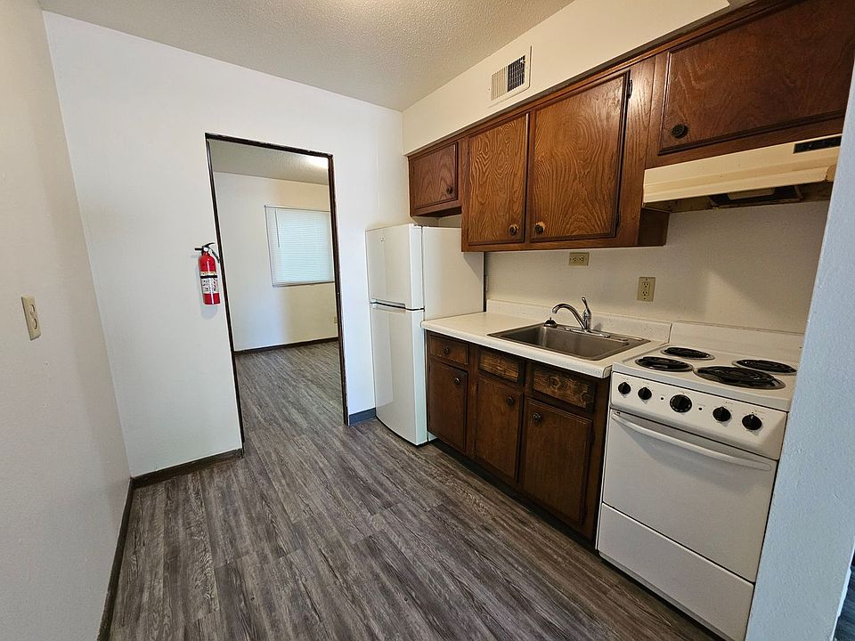 1st image of 300 31st St NE APT I
