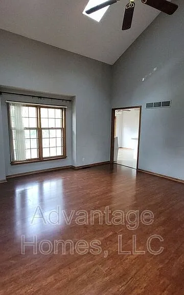 10701 W 115th Ter — Photo 3
