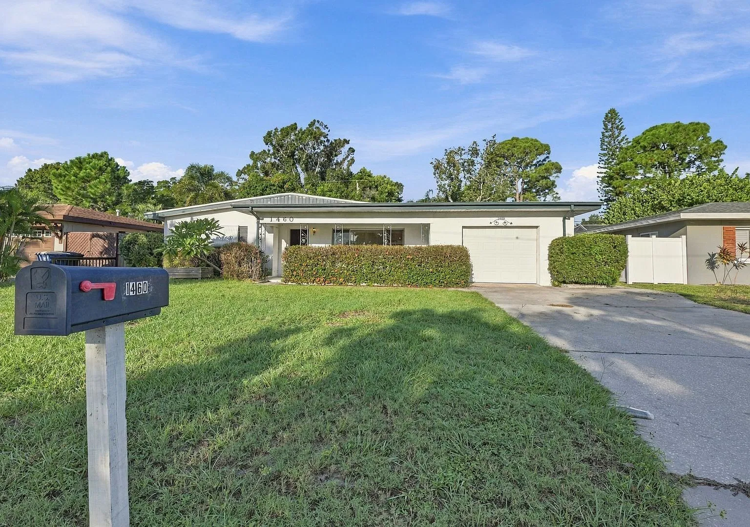 Charming 3bed/1.5bath Single Family Home on a quiet street in Clearwater! — Photo 2