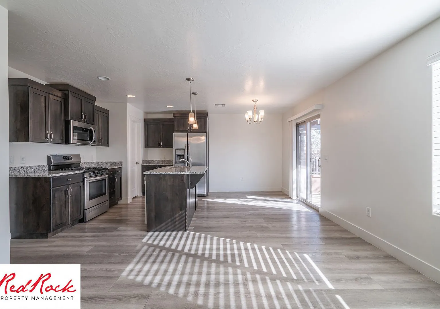 Gorgeous 4 Bedroom Desert Bluff Townhome! — Photo 1
