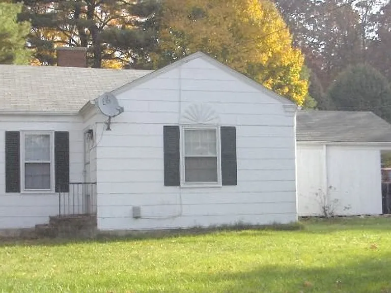 1407 Grissom Ln — Photo 1