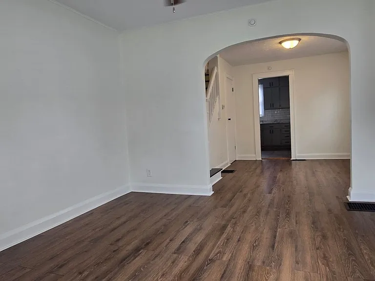 2746 Shelby St — Photo 4