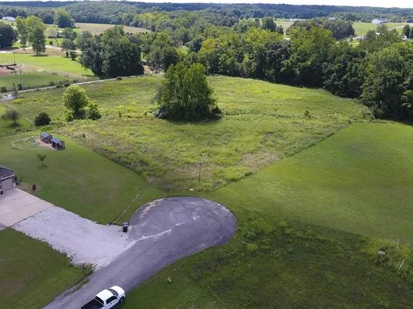 26 Gallant Fox Dr #11, Troy, MO 63379