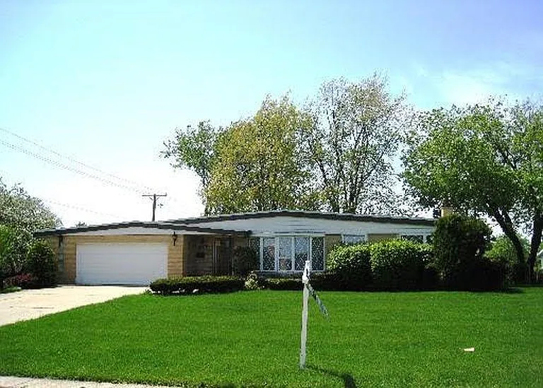 5588 N Vine Ave photo 1