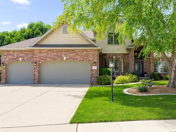 715 S Prairieview Dr, Dunlap, IL 61525