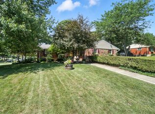 2682 Grosvenor Dr, Cincinnati, OH 45231