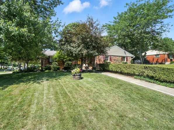 2682 Grosvenor Dr, Cincinnati, OH 45231