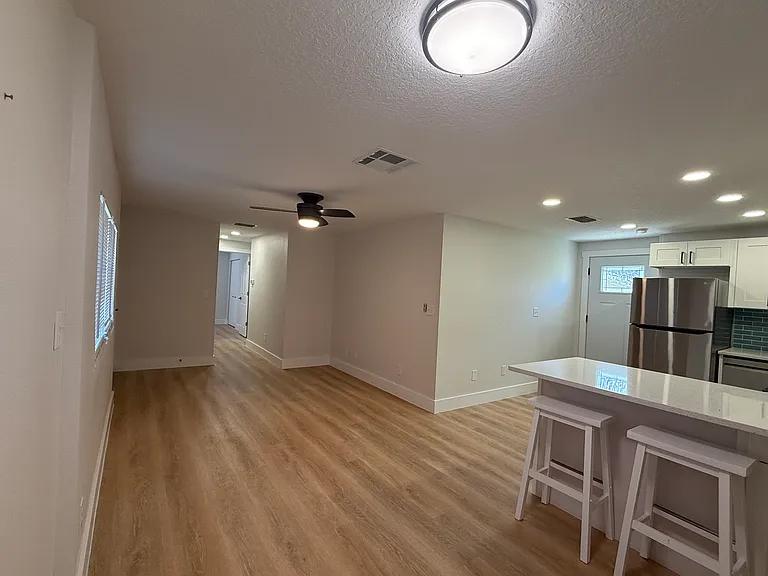 Living room/kitchen