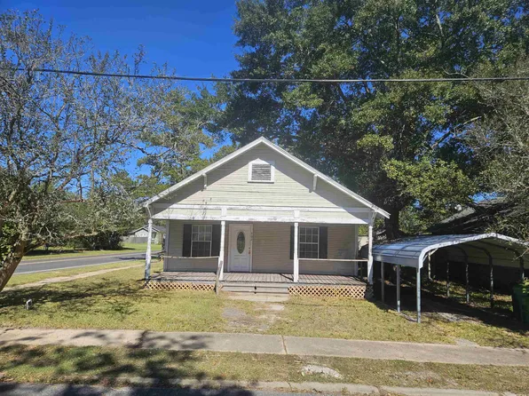 302 1st St, Dequincy, LA 70633