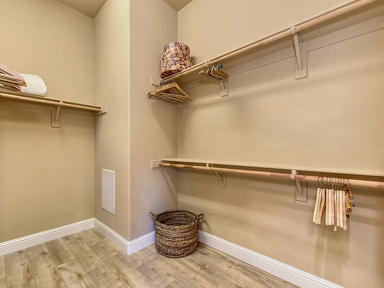 1410 W Colonial Pkwy — Photo 38