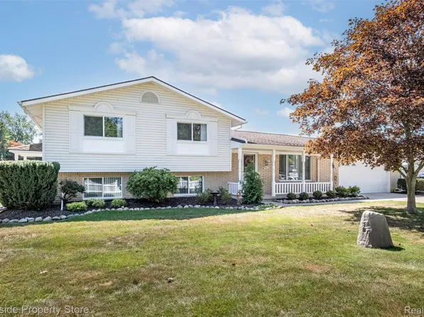 841 Driburg Dr, Commerce Township, MI 48390