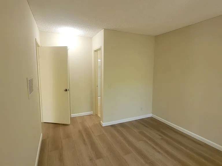 37 unit building close to CSUN! — Photo 7