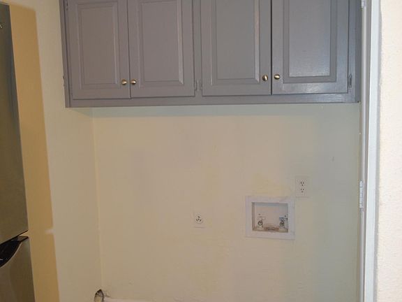 4th image of 202 E Carolyn Dr