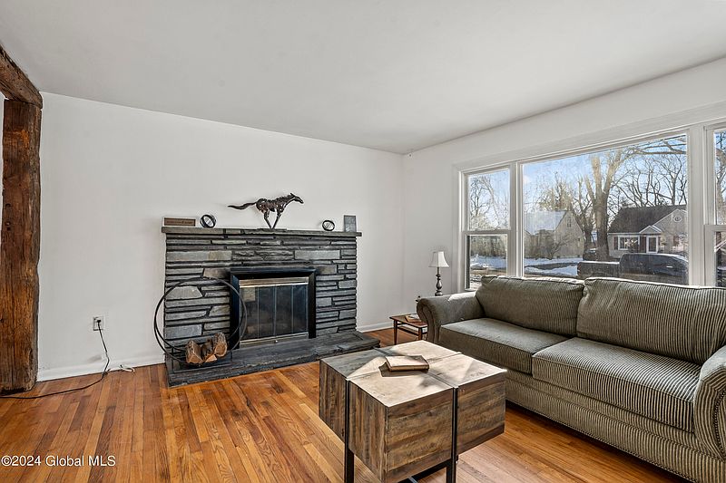 4th image of 1524 Clifton Park Road